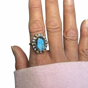 Elegant 925 Sterling Silver and Gold Ring with Flashy labradorite